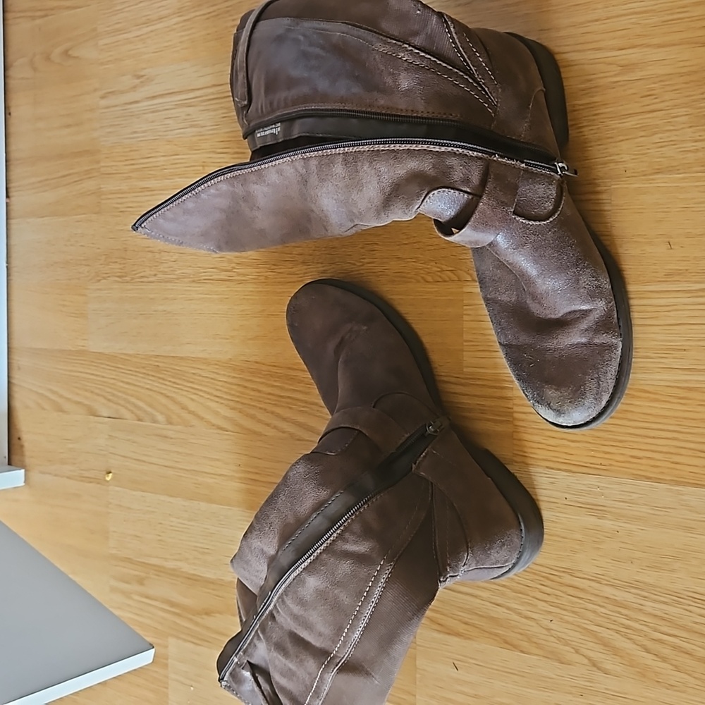Soft brown light boots